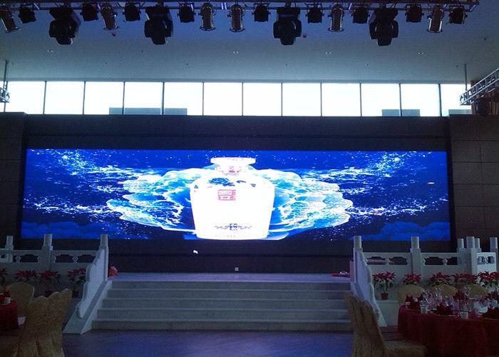 Çin Hafif Mobil Kapalı Kiralık LED Ekran Windows 7 8 10 İşletim Sistemi Fabrika