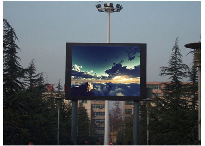 Çin Tam Renkli Suya Dayanıklı LED Reklam Ekranı P5 Demir Dolap Malzemesi Multi - Use Fabrika
