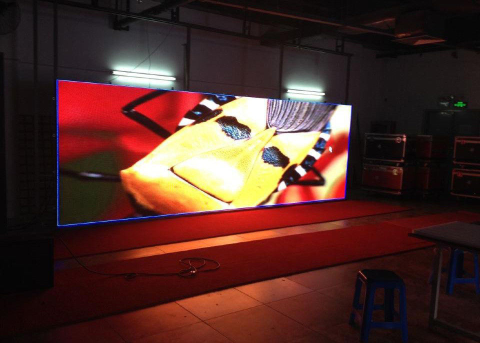 Çin CE FCC P5 Yüksek Çözünürlüklü LED Ekran Yüksek Yenileme Hızı 5-25m Görüntüleme Mesafesi Fabrika