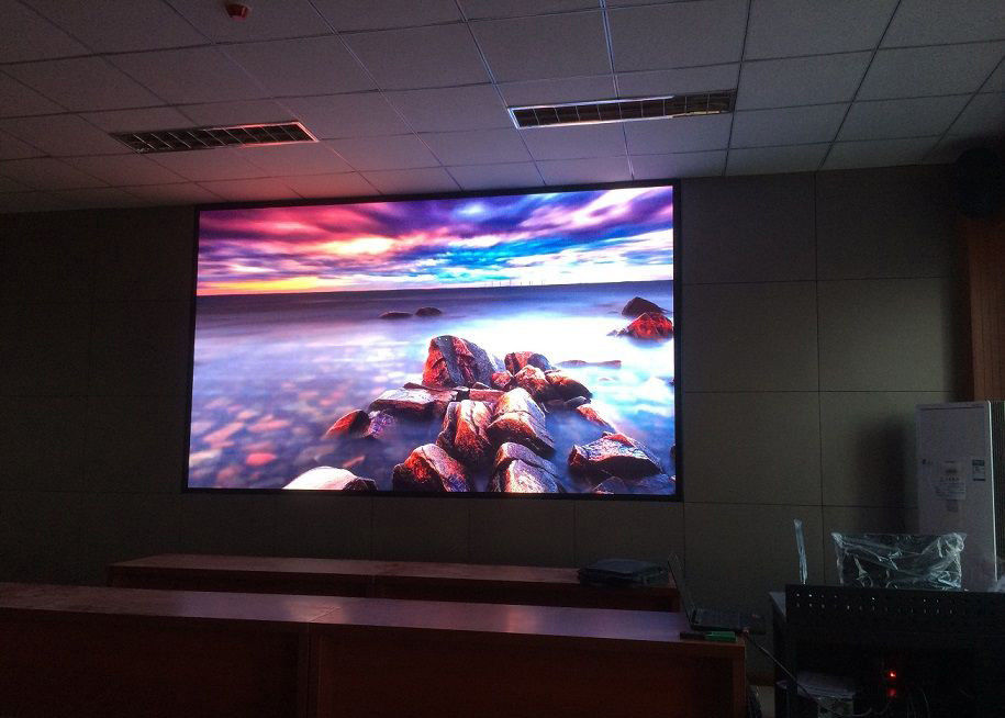 Çin Küçük Piksel Aralığı 5 HD LED Video Duvar Tam Renkli Kapalı TV Paneli 100V-240V Fabrika