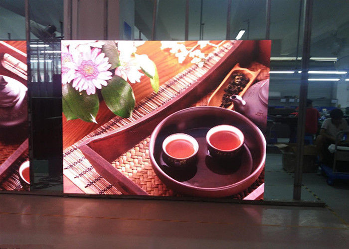 Çin Durağan Led Panel Tam Renkli 2.5mm Piksel Aralığı 1300cd Parlaklık 1500 Hz Gösteriliyor Fabrika